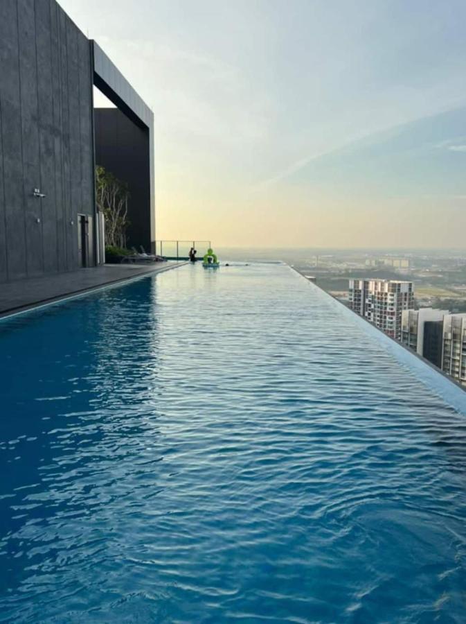 Sky Pool 4 Star Hotel Grade Stay In I-City Shah Alam Dış mekan fotoğraf